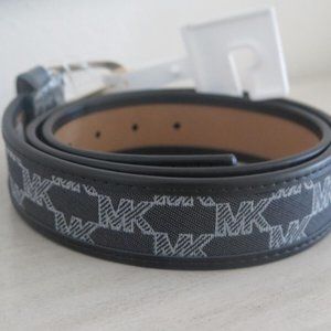 🆕Michael Kors Reversible Logo Belt, Size Small